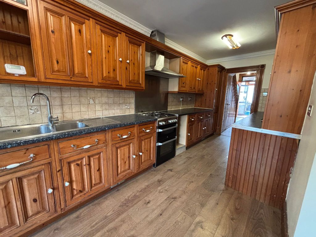Property photo 2 of 28
