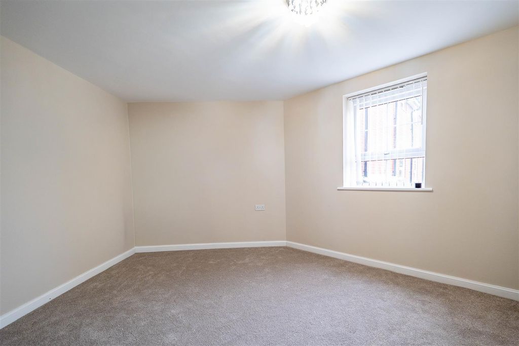Property photo 3 of 14 Lounge