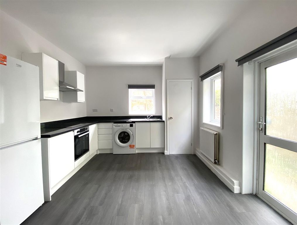 Property photo 2 of 9 Kitchen.Jpeg