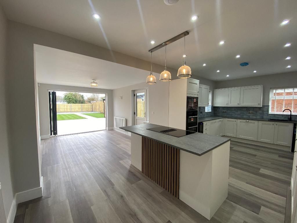 Property photo 2 of 19 Dining Kitchen