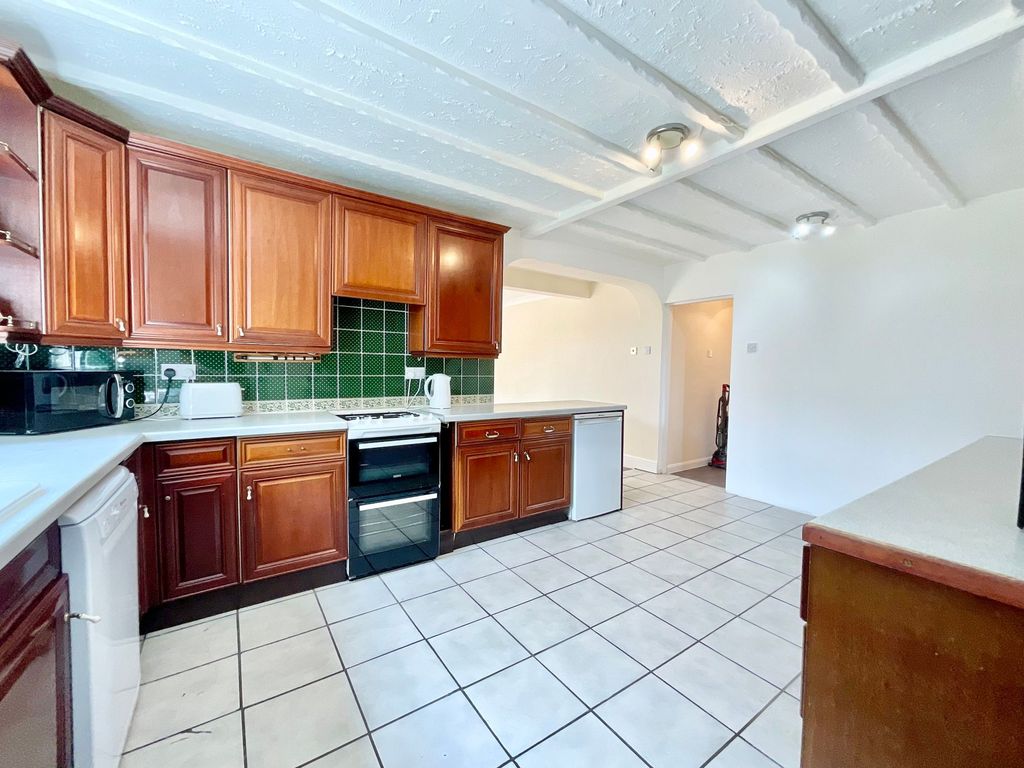 Property photo 2 of 32