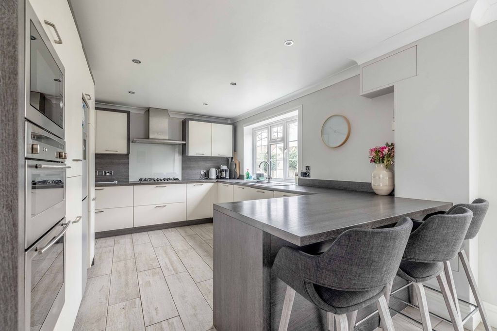 Property photo 3 of 22