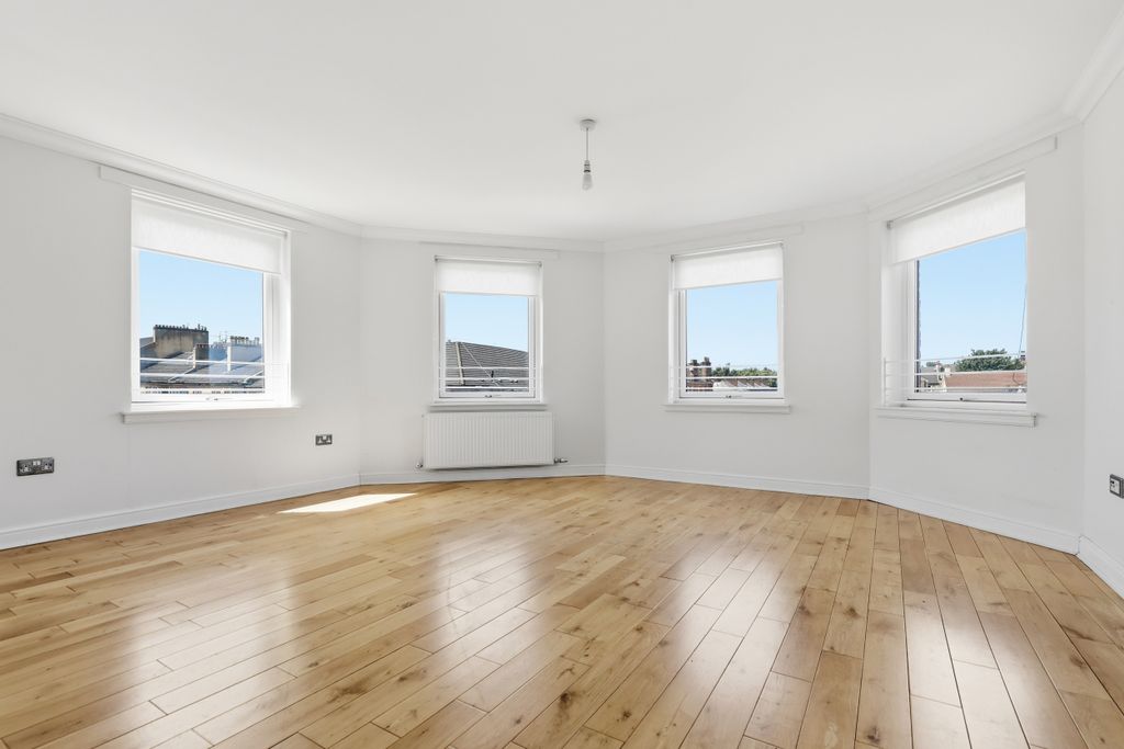 Property photo 2 of 30