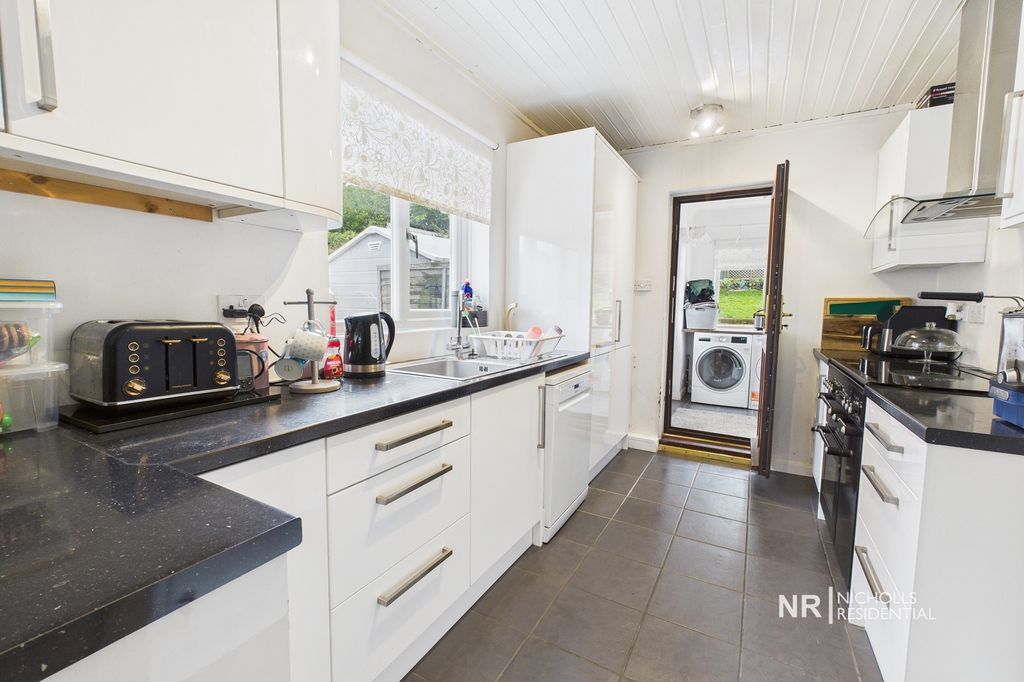 Property photo 3 of 15 Kitchen