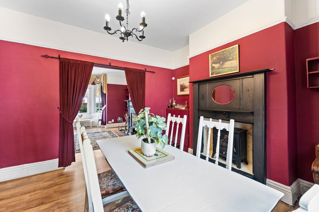 Property photo 3 of 27