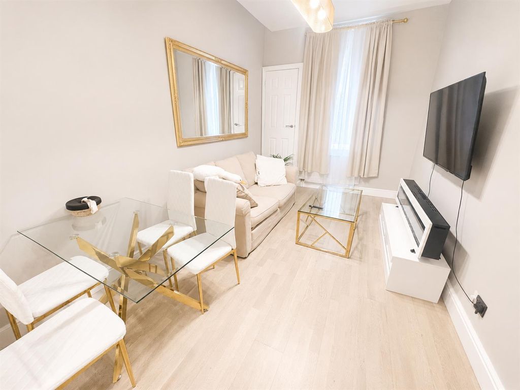 Property photo 2 of 6 Lounge 1.Png