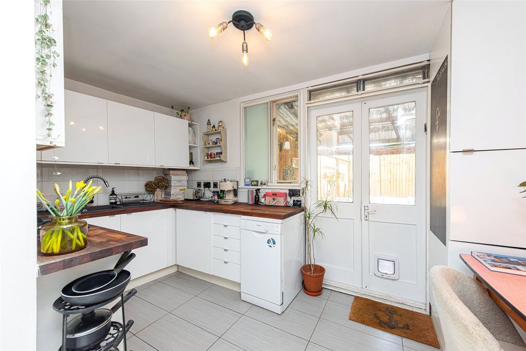 Property photo 2 of 24 Picture No. 12