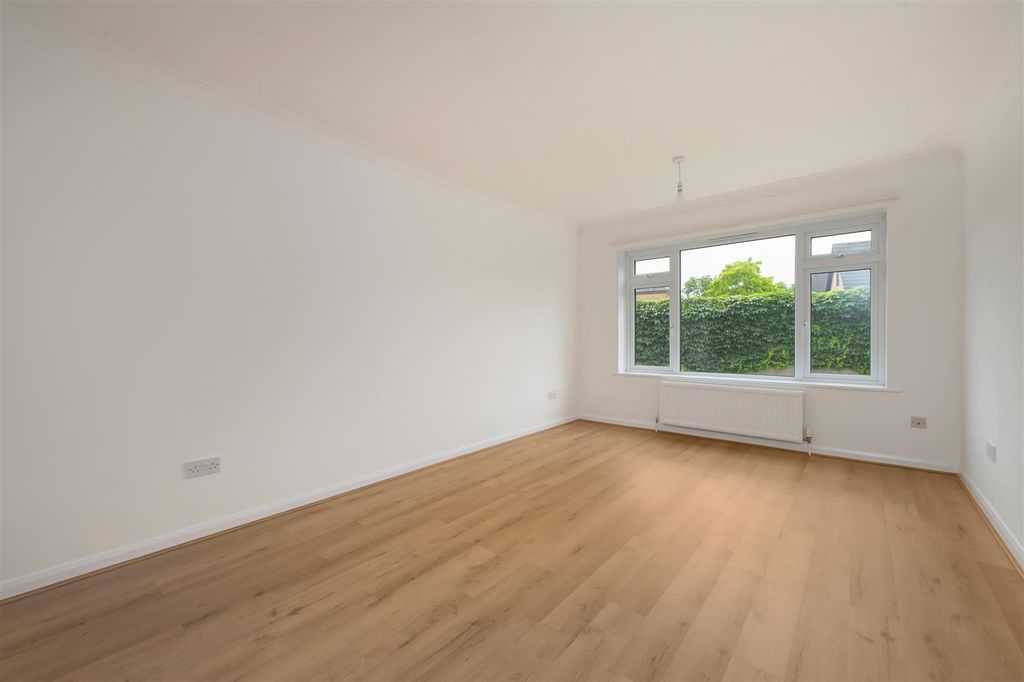 Property photo 2 of 12 Maugham Court, Whitstable