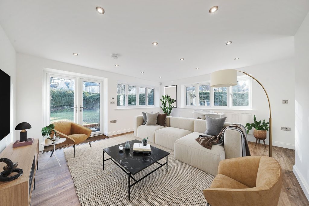 Property photo 2 of 21 Family Room/Recep 2