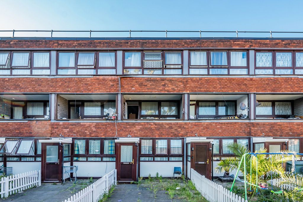 Property photo 1 of 17 External