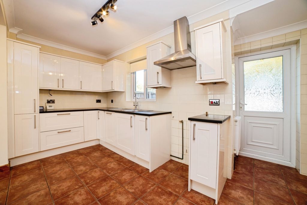 Property photo 3 of 17 Kitchen