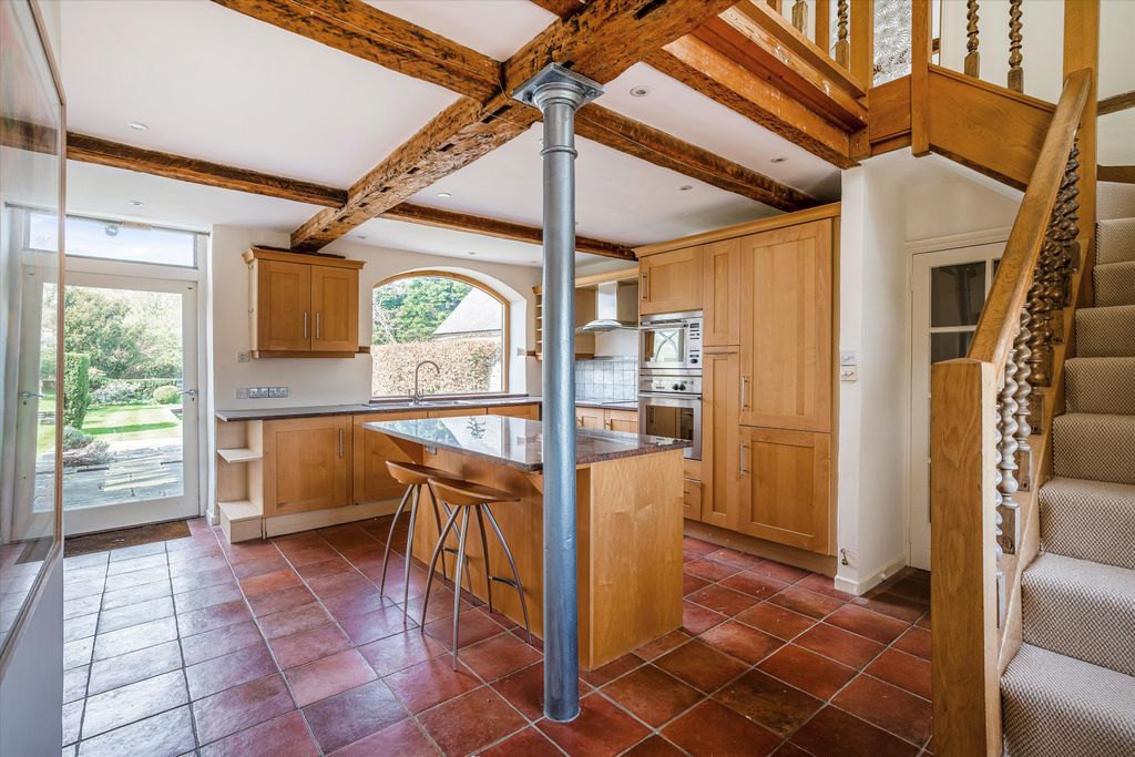 Property photo 3 of 37 Image