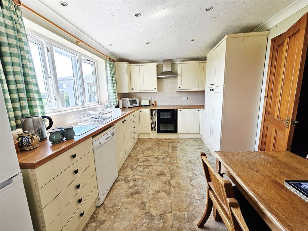 Property photo 3 of 17 Picture No. 11