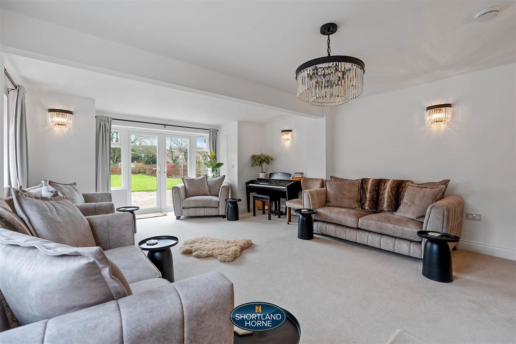 Property photo 3 of 48 41 Eastern Green Road (29 Of 54).Jpg