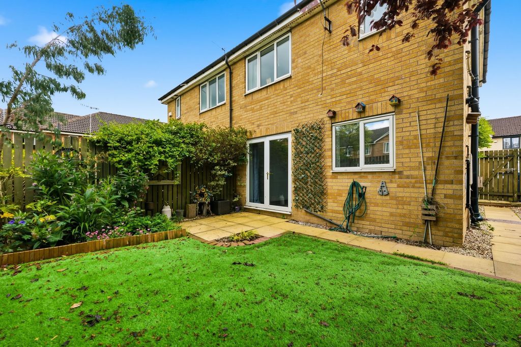 Property photo 2 of 25