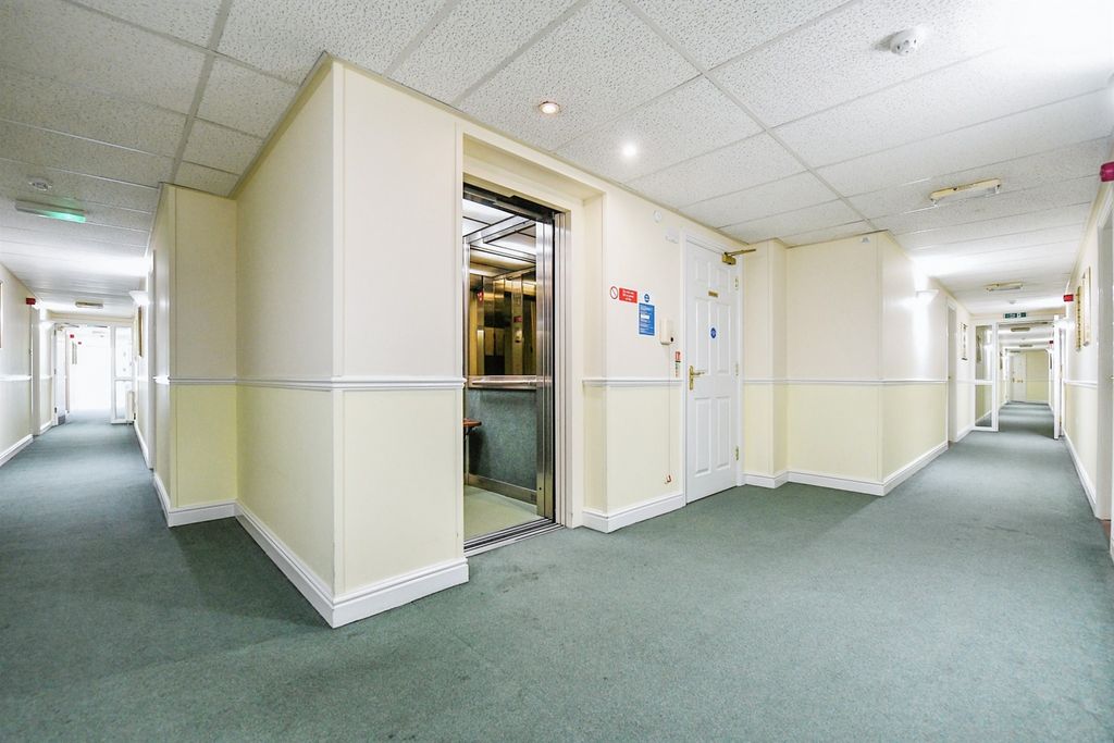 Property photo 3 of 12 Communal Services