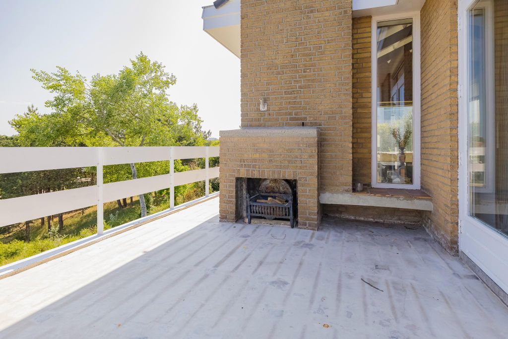 Property photo 3 of 44