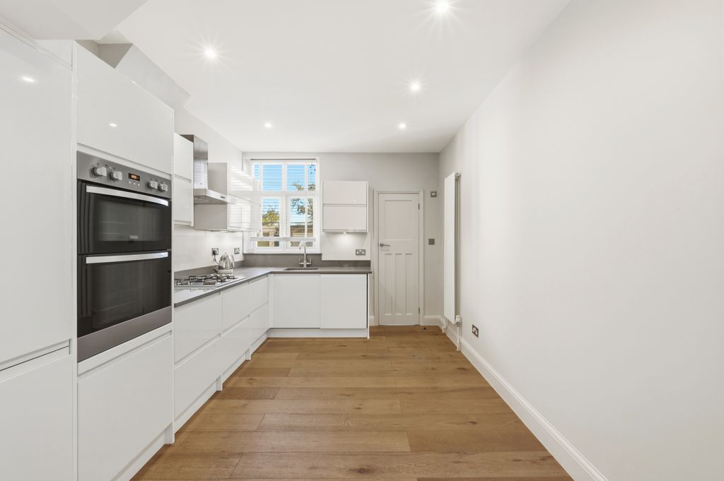 Property photo 3 of 8 Picture No. 04