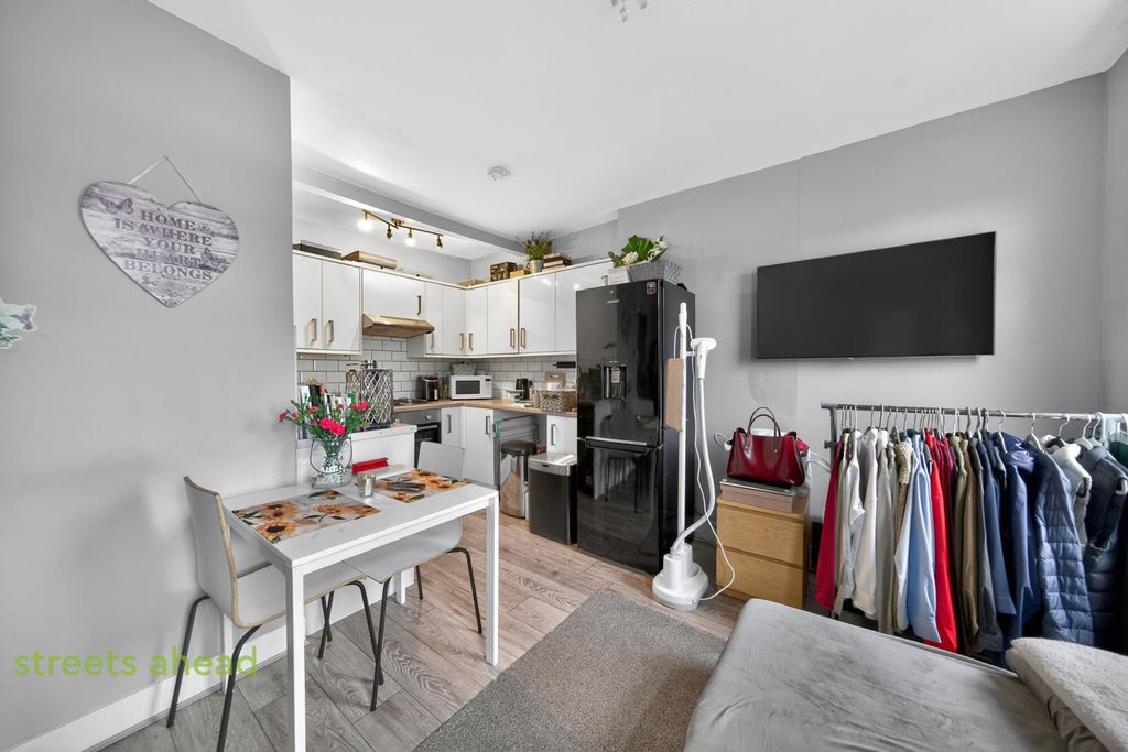 Property photo 1 of 12 19251420-Bbb1-45d...
