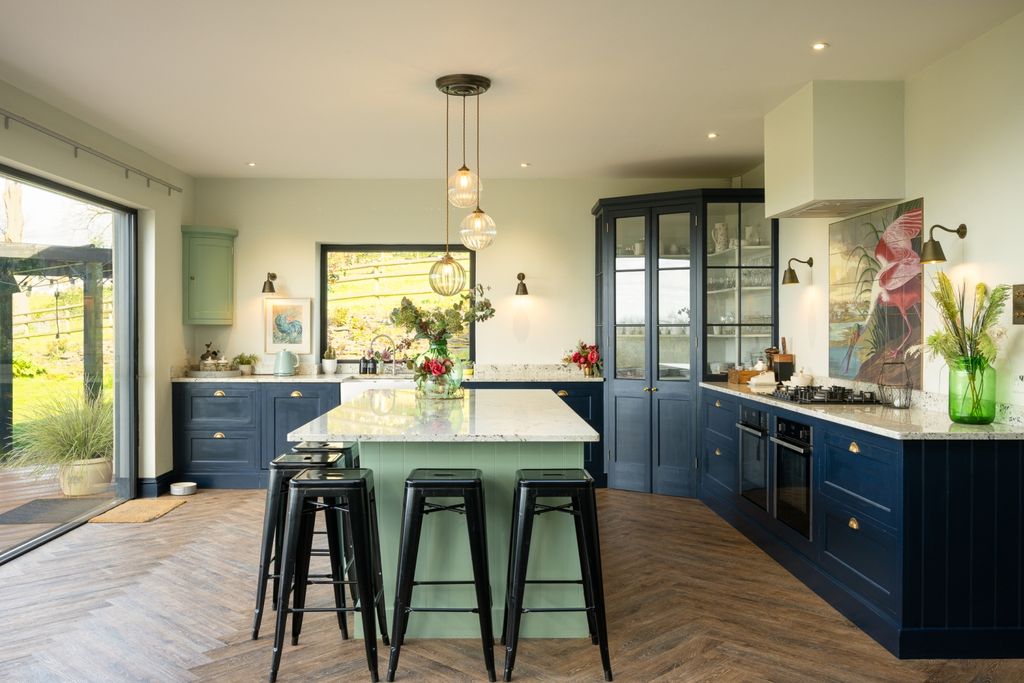 Property photo 3 of 37 Kitchen