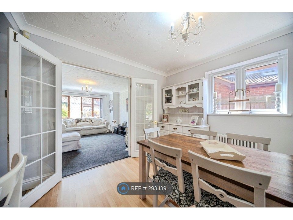 Property photo 3 of 21 Dining Room
