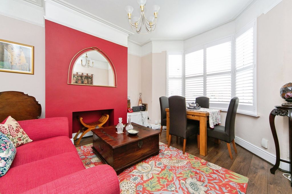 Property photo 3 of 17 Photo