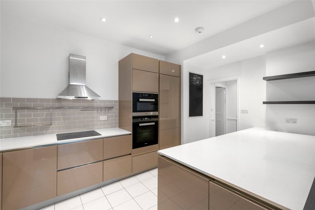 Property photo 2 of 17 Picture No. 04