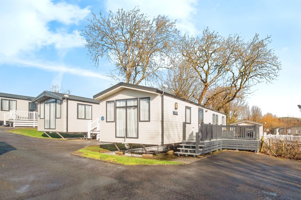 Property photo 1 of 33