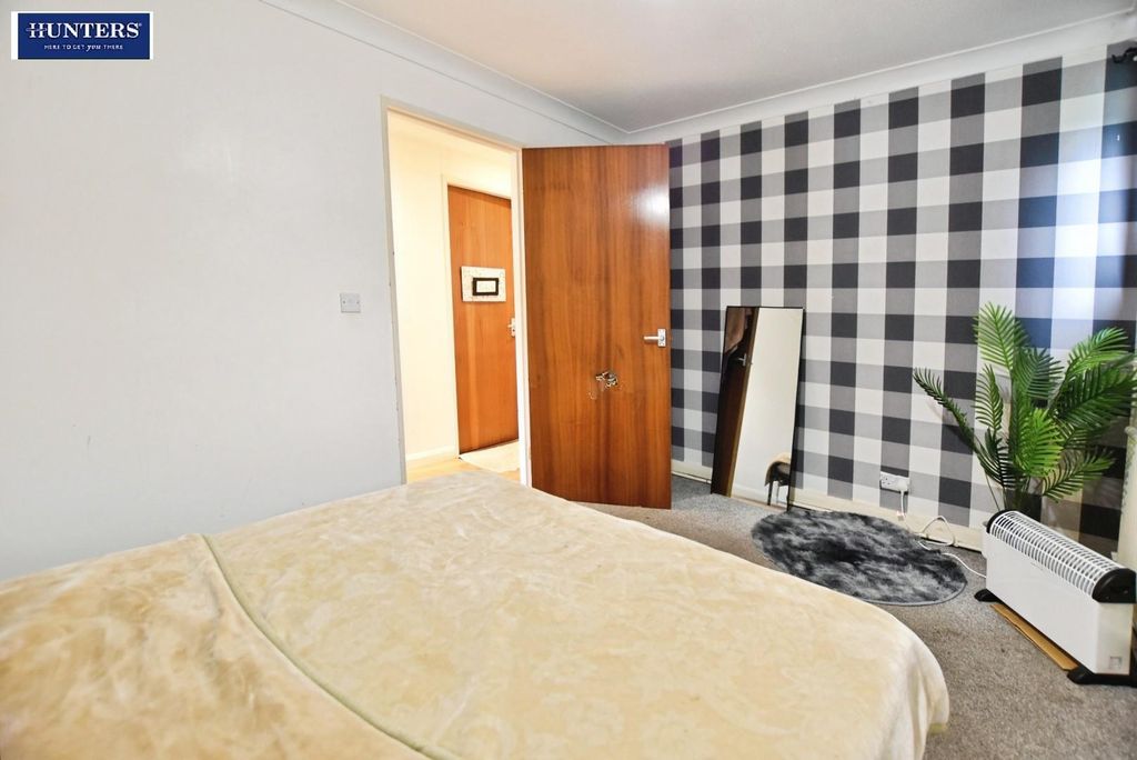 Property photo 3 of 11 Bedroom 1