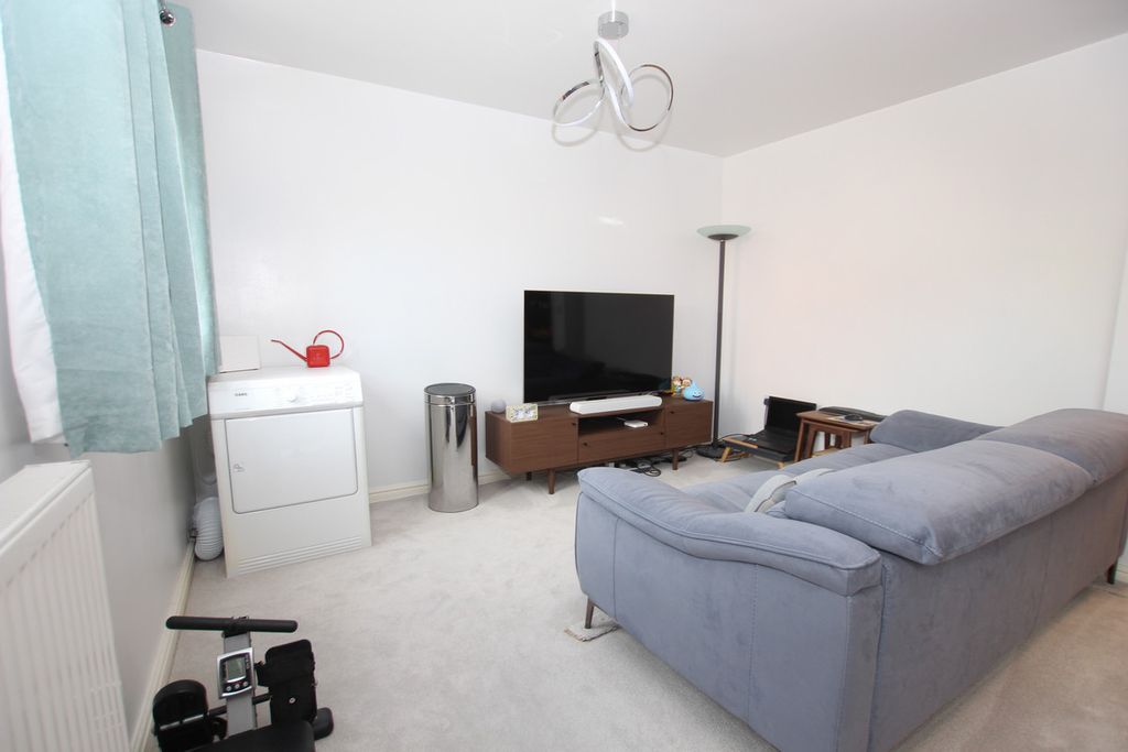 Property photo 2 of 11