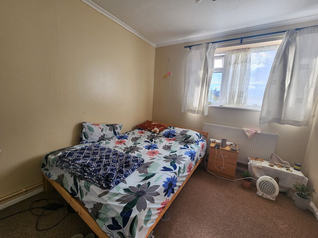 Property photo 3 of 4