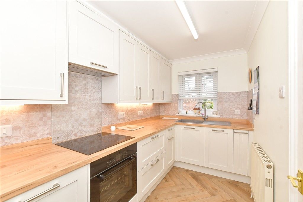 Property photo 3 of 12 Kitchen