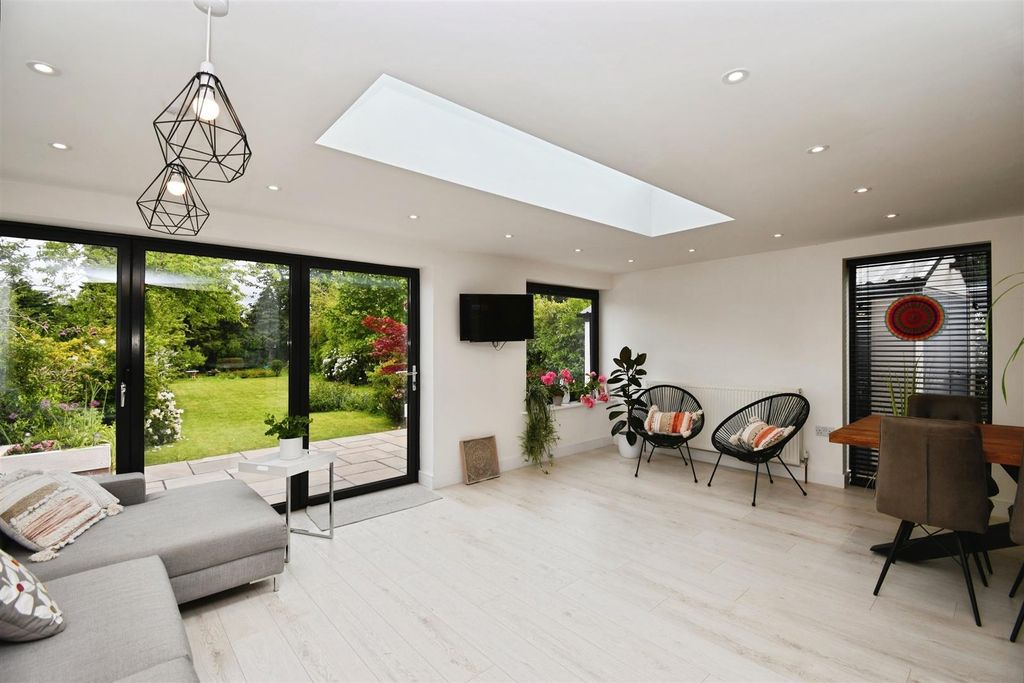 Property photo 3 of 18 76Ade499-U 20 289 29.Jpg