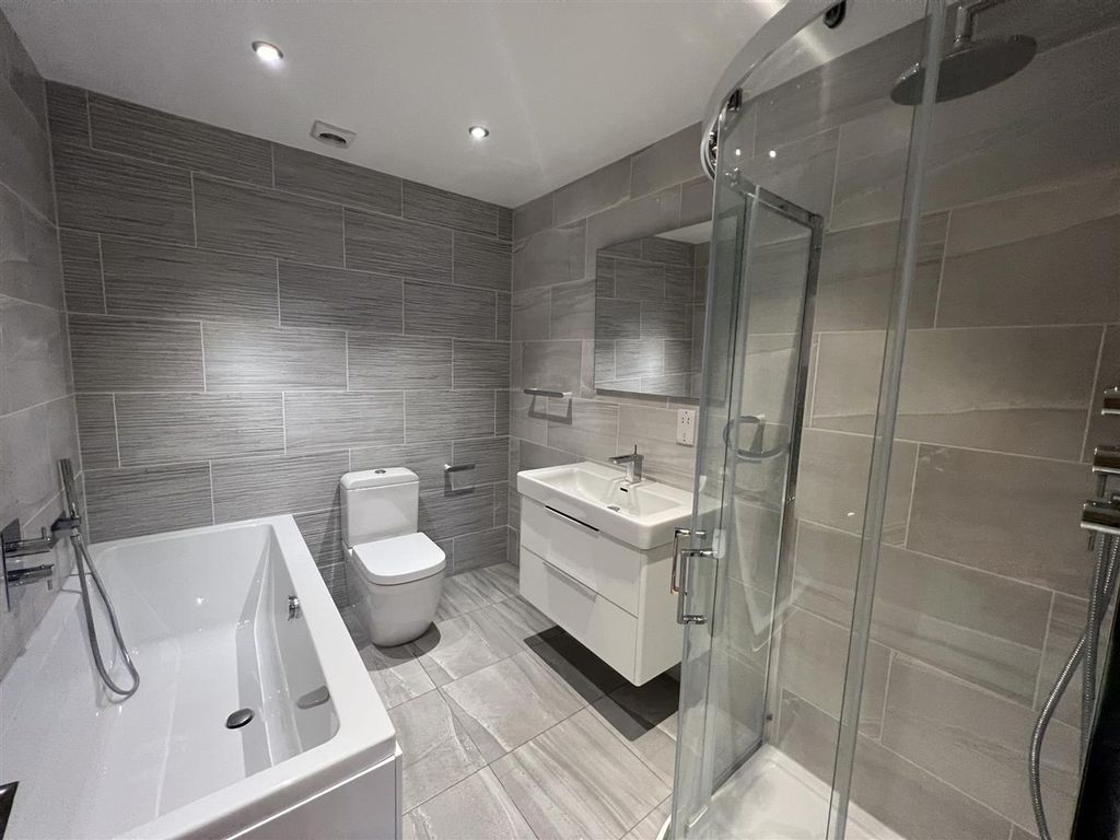 Property photo 3 of 4 Glenham Dr Ig2