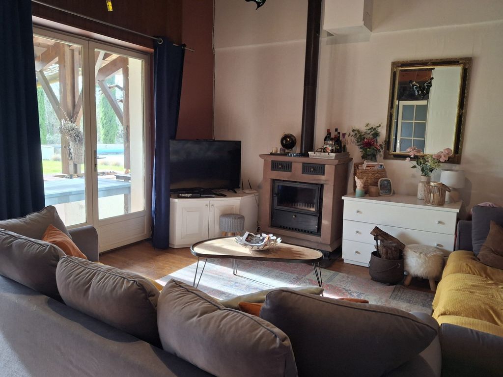 Property photo 3 of 18