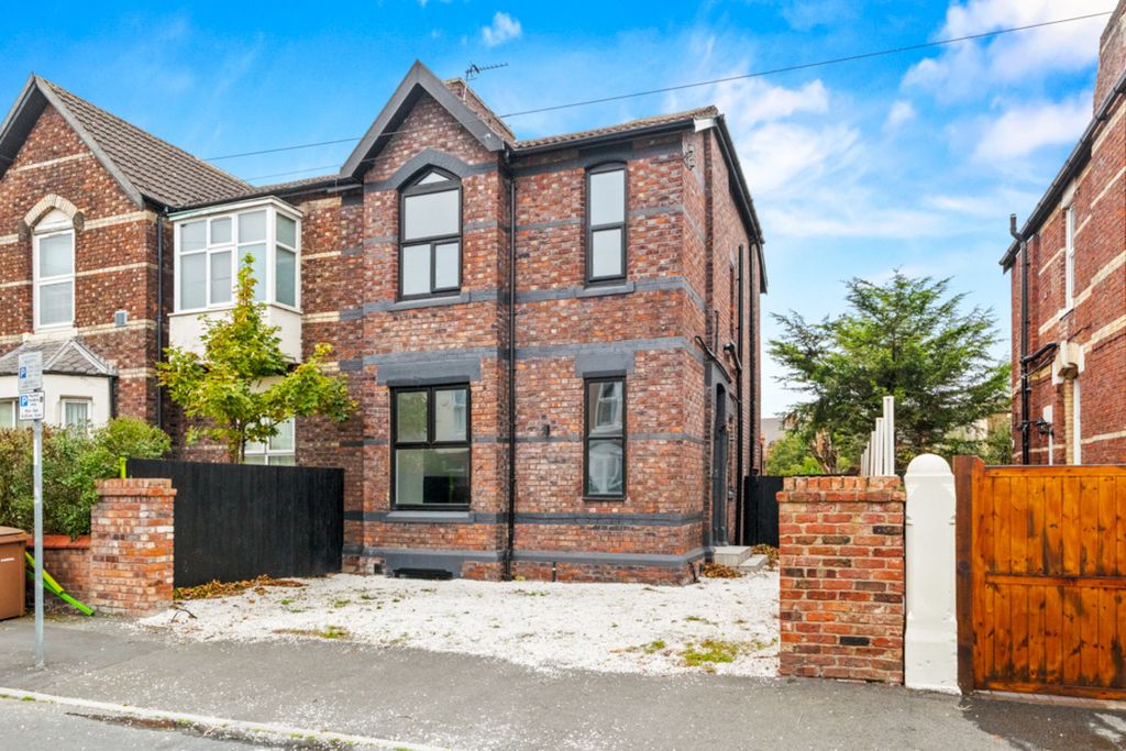 Property photo 1 of 32