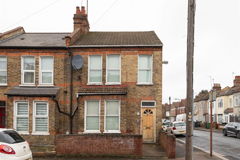 Property photo 1 of 15 Macdonald Road E17