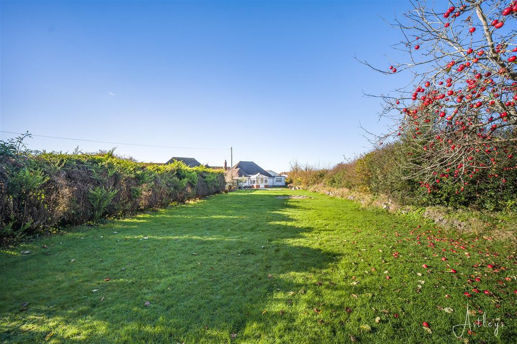 Property photo 3 of 25 12-P1038593.Jpg