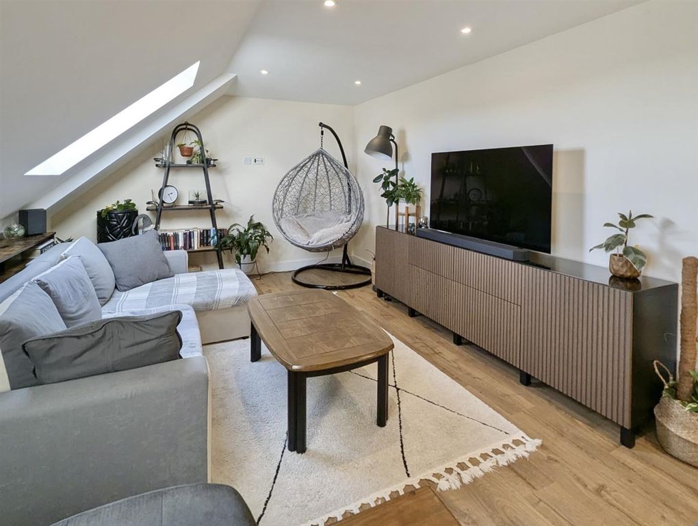 Property photo 2 of 16 08Fe67F9-55A0-4B1B-9B79-3E4F23F66956.Jpeg