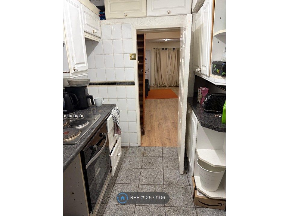 Property photo 3 of 10 Kitchen