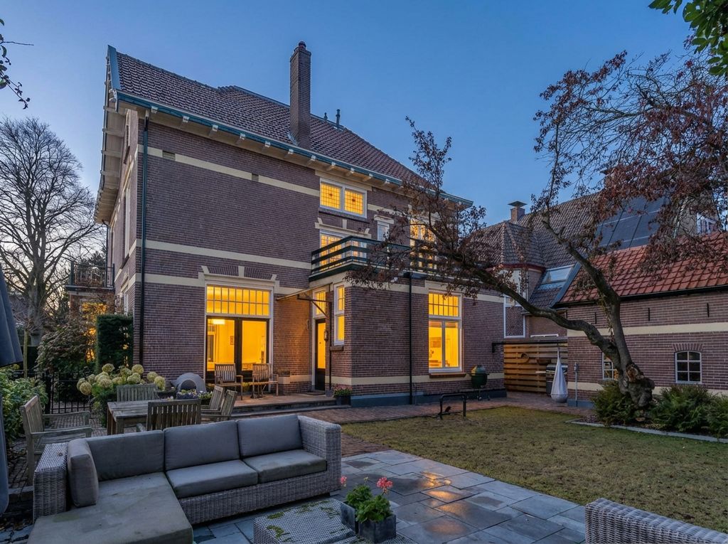 Property photo 2 of 25