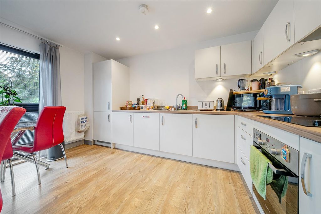 Property photo 3 of 16 Hollis Morgan