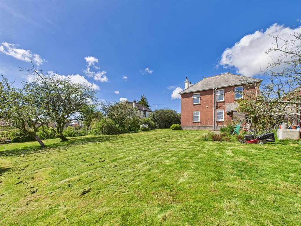 Property photo 2 of 28 Picture No. 12