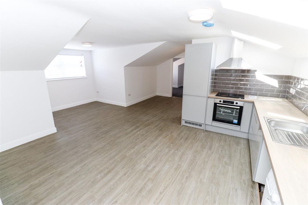 Property photo 1 of 13 Apartment 8