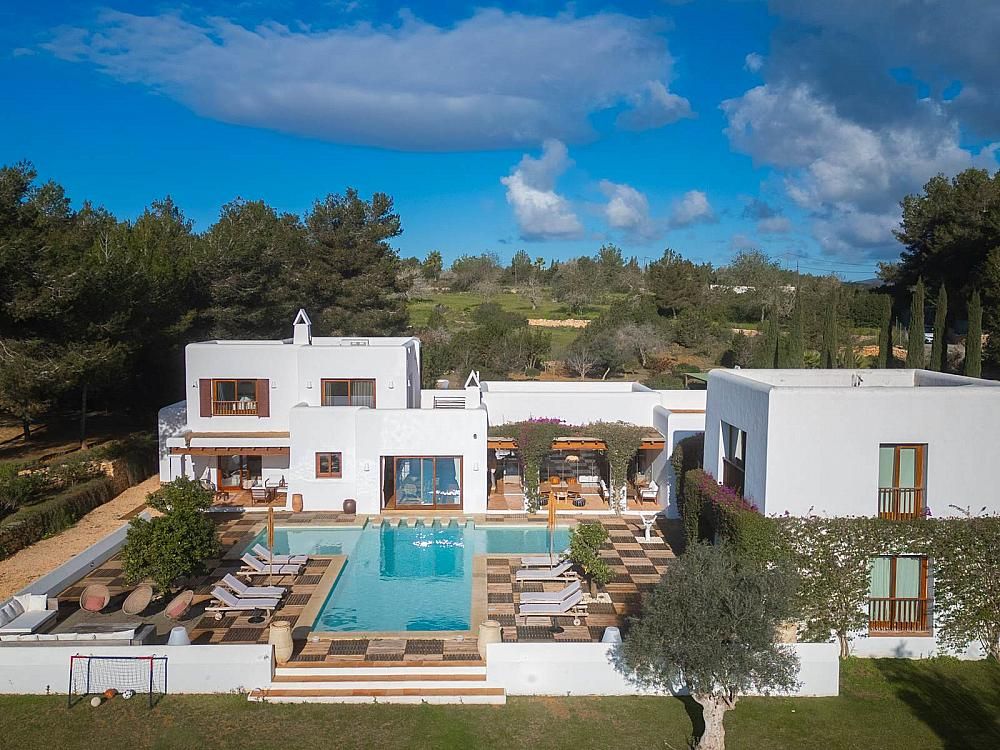 Property photo 2 of 50