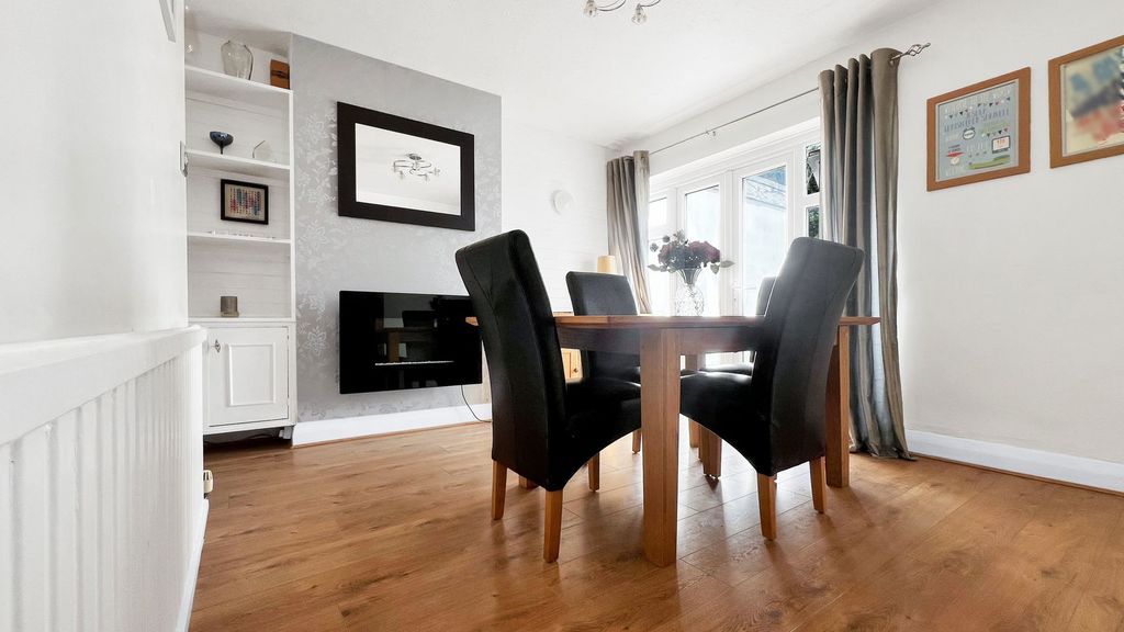 Property photo 3 of 23