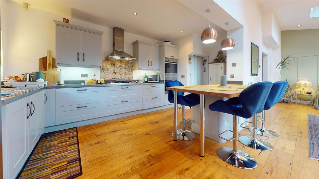 Property photo 3 of 28 St Anns Road - Kitchen