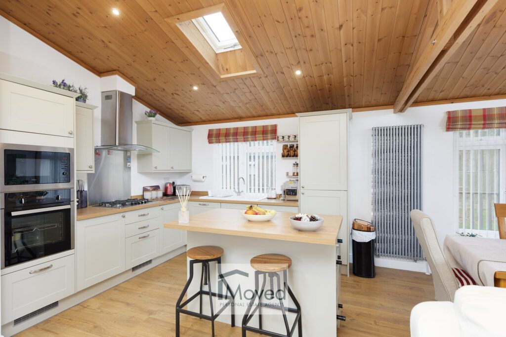 Property photo 3 of 25 Kitchen