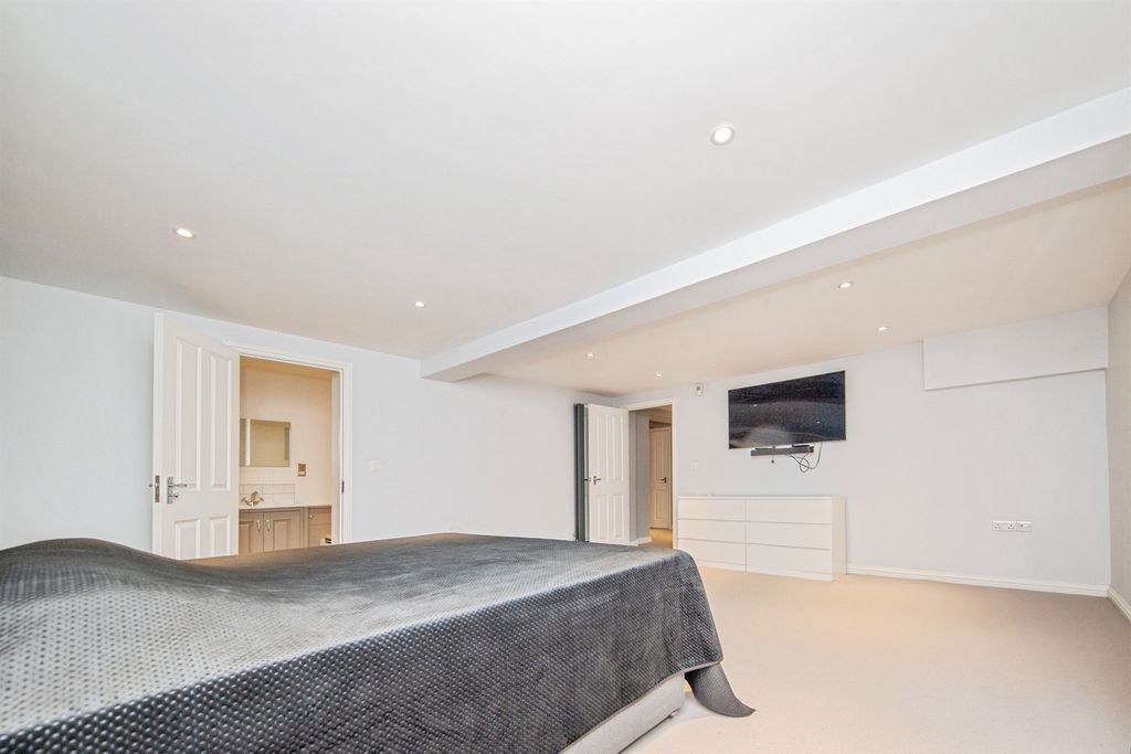 Additional image 20 of 3 bed flat for saleRibbans Park Road, Ipswich IP3
