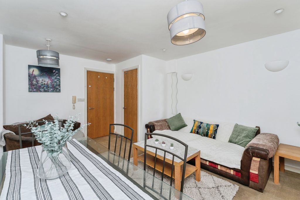 Property photo 3 of 19 Pbox-Img.Jpg
